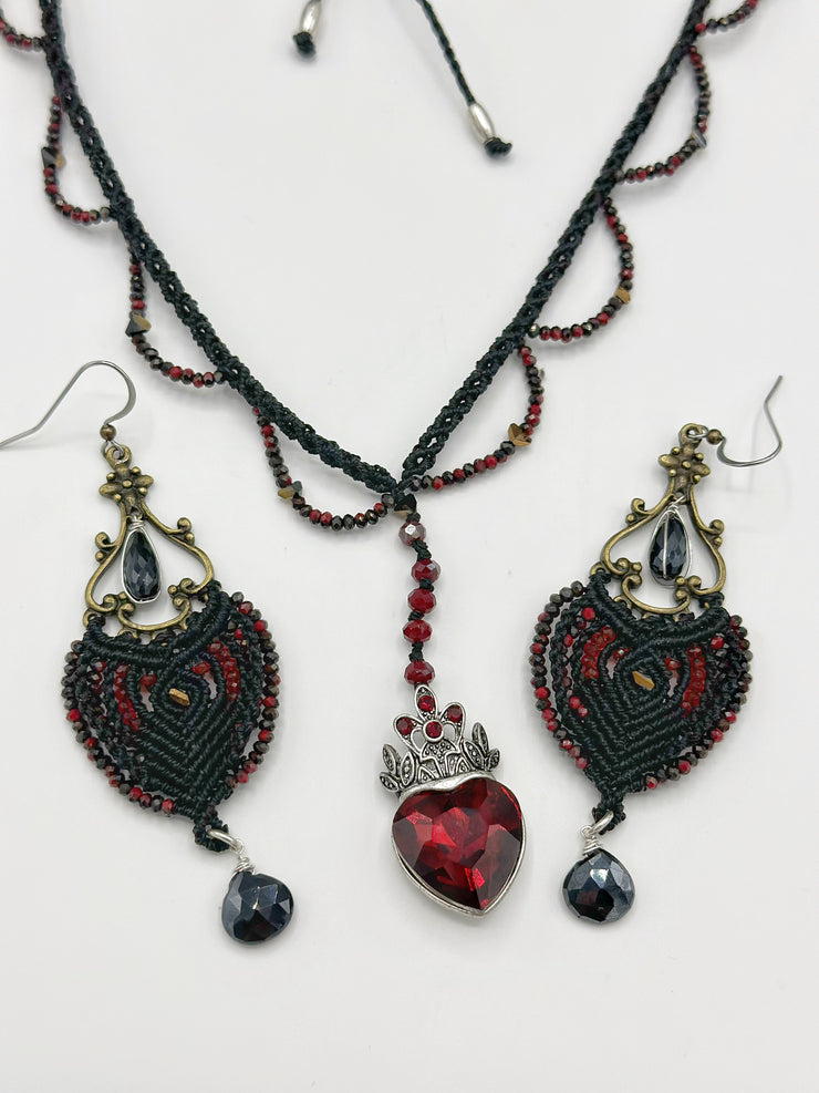 Queen of Hearts Macrame Set