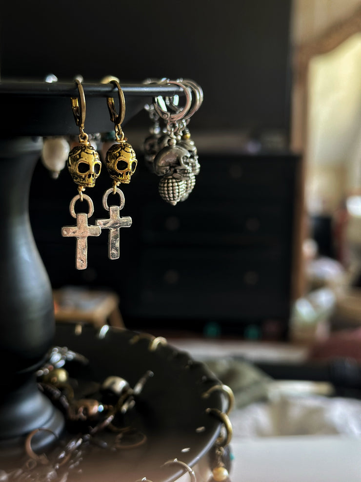 Skull and Cross Earrings Gold