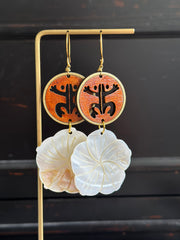 Coqui Mother of Pearl Flower Earrings