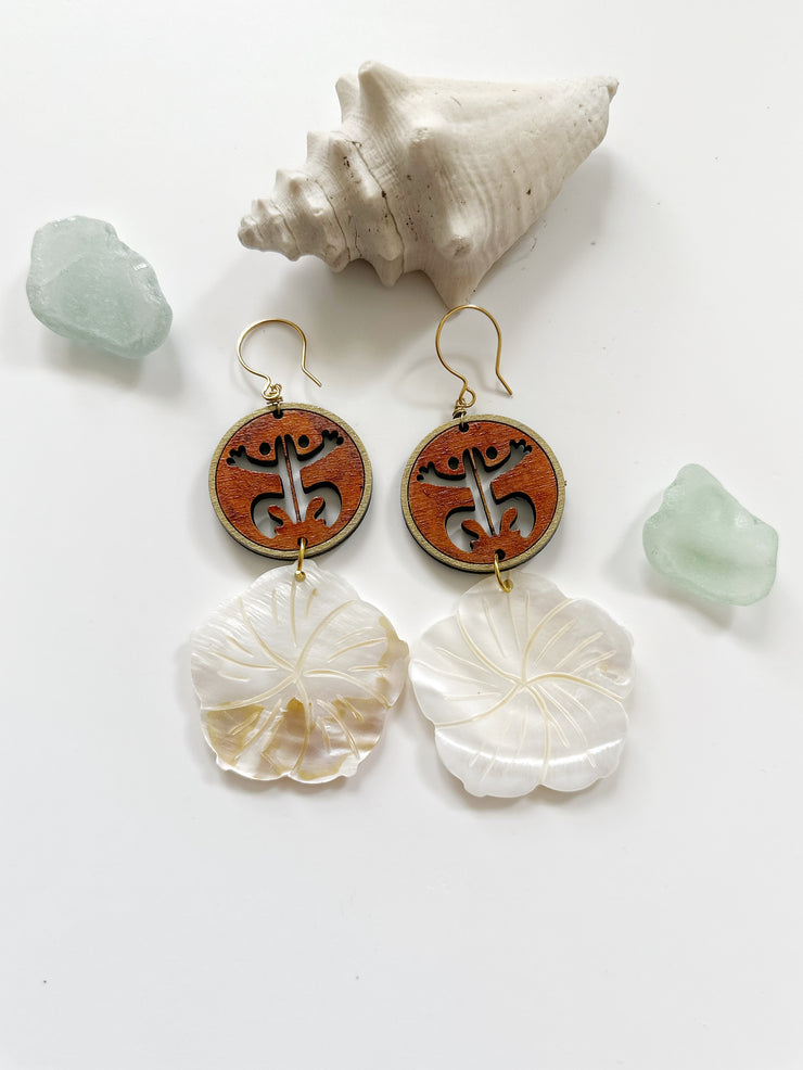 Coqui Mother of Pearl Flower Earrings