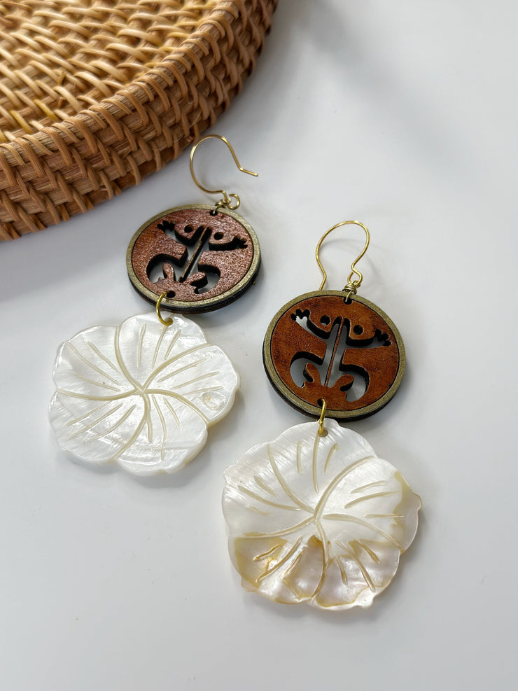 Coqui Mother of Pearl Flower Earrings