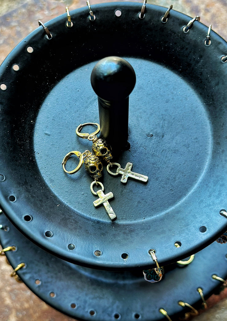 Skull and Cross Earrings Gold