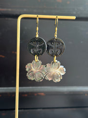 Coqui Flower Black Lip Shell Earrings