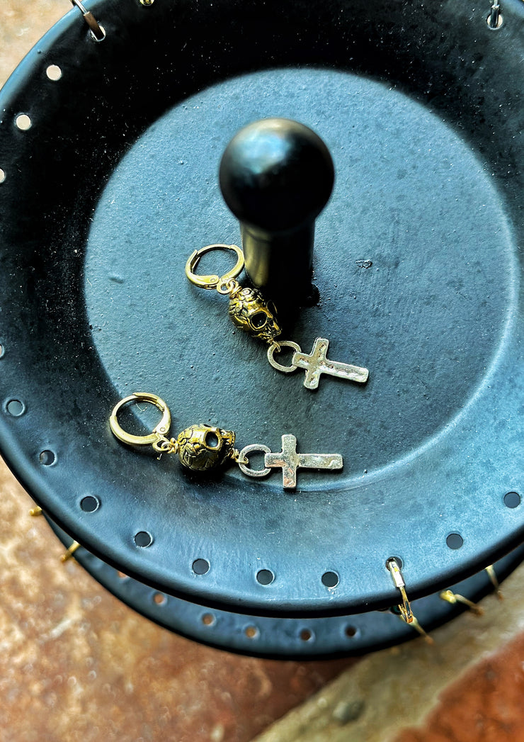 Skull and Cross Earrings Gold