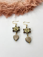 Sol Taíno Mother of Pearl Scallop Earrings