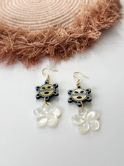 Sol Taíno Flower Mother of Pearl Earrings