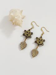 Sol Taíno Mother of Pearl Scallop Earrings