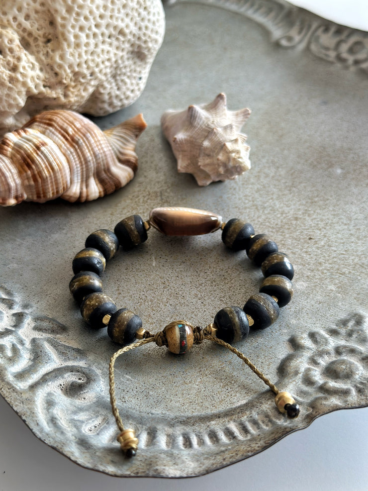 Maga Luna Cowrie Bracelet Mixed Brown and Black