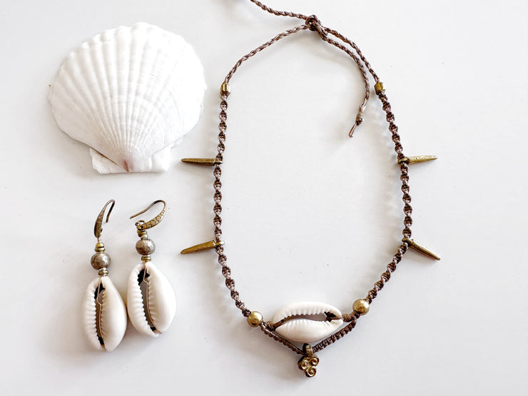 Cowrie and Brass Set