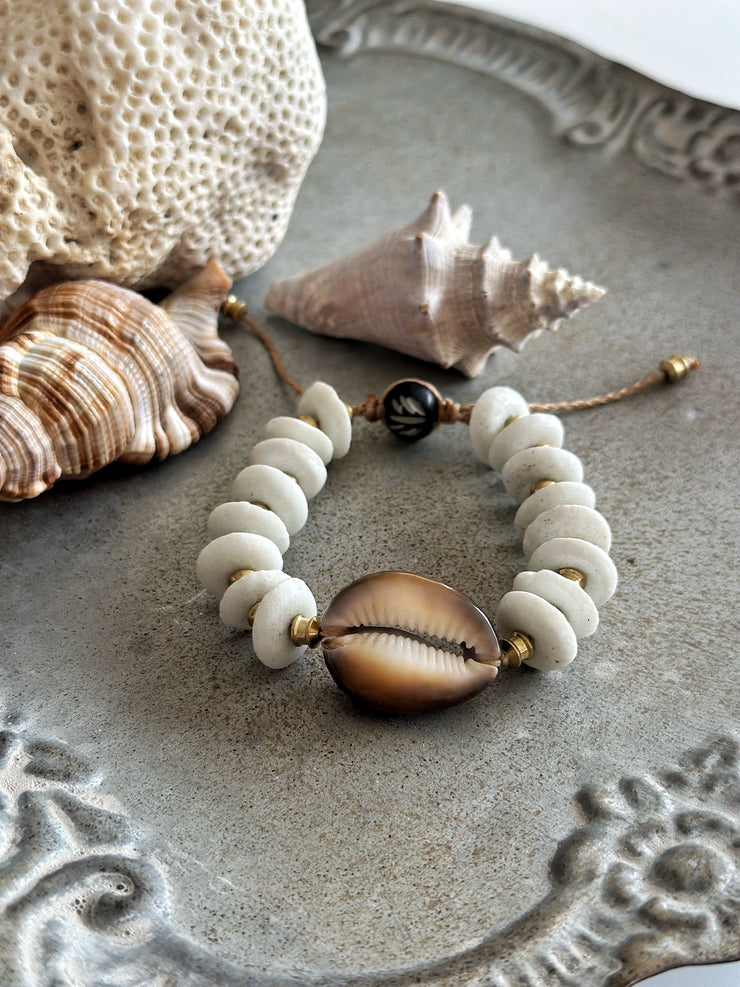 Maga Luna Cowrie Bracelet White