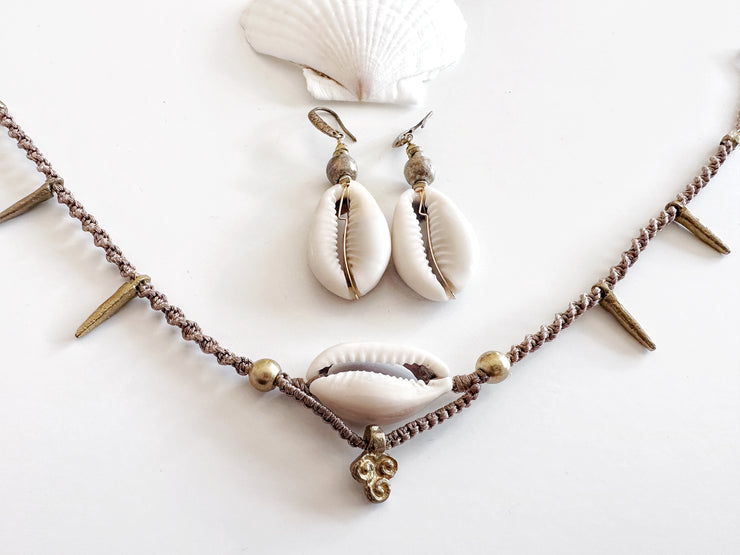 Cowrie and Brass Set